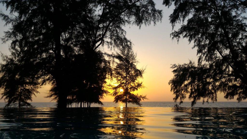 Coriacea Beachfront Boutique Phuket Resort - Sha Plus Mai Khao Екстериор снимка